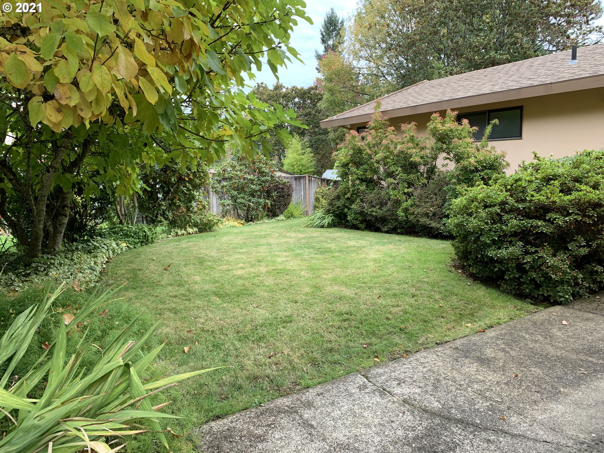4629 Fox Hollow Road Eugene, OR 97405 - Photo 3 of 32 Gallery Image 3