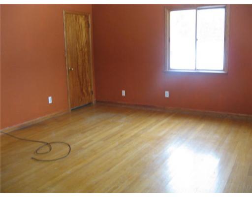 81 Reno Road Hermitage, PA 16148 - Photo 2 of 8 Living Room.