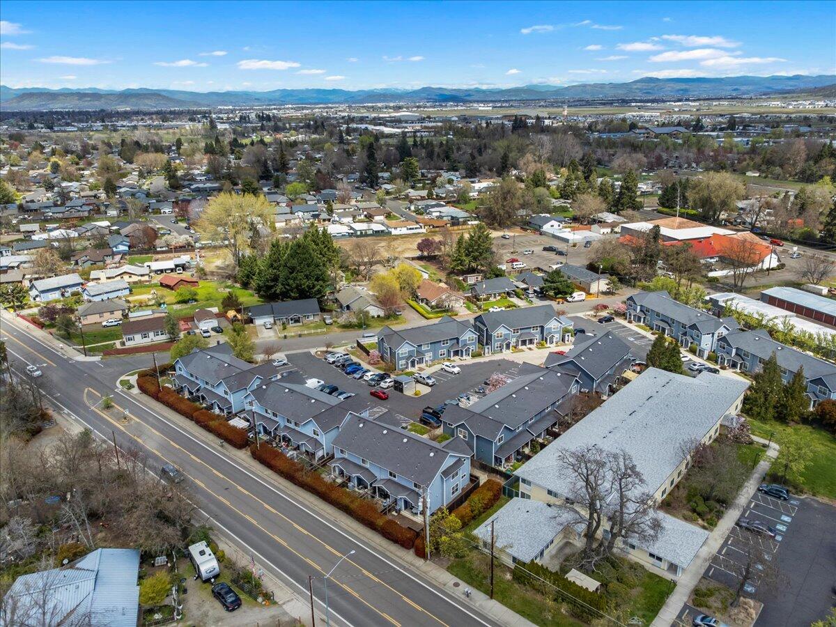 450 Midway Road, Unit 25 Medford, OR 97501 - Photo 20 of 24 20-450 Midway Rd Unit 25-21