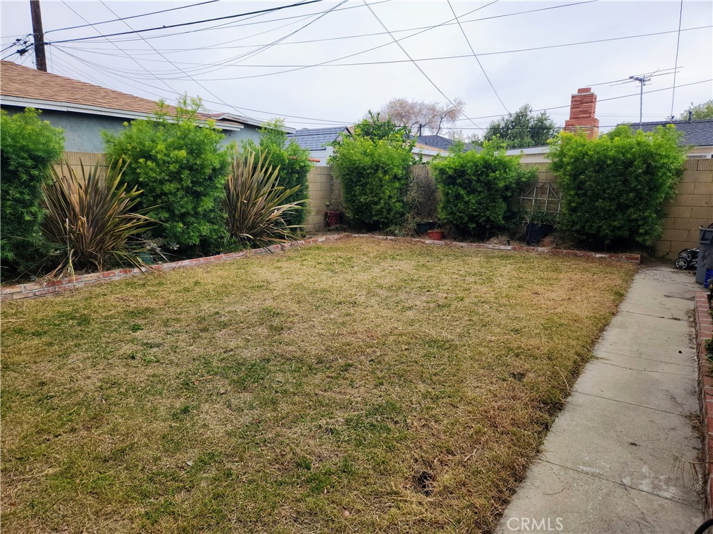 1325 West 34th Street Long Beach, CA 90810 - Photo 27 of 35 a view of a garden with plants