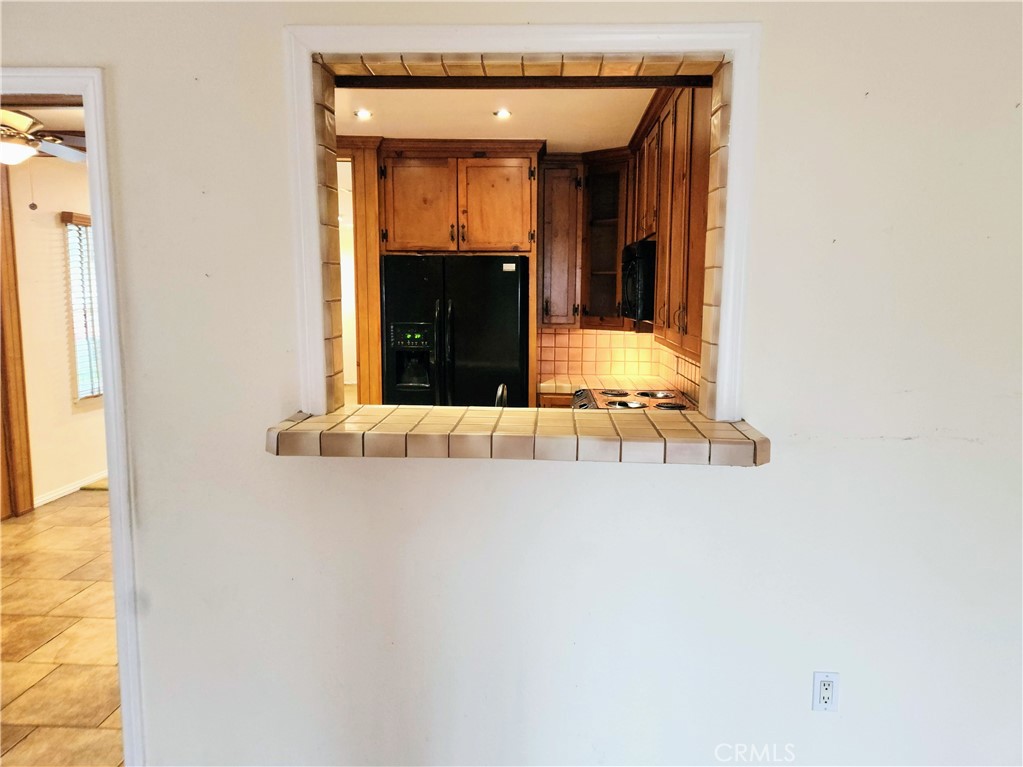 1325 West 34th Street Long Beach, CA 90810 - Photo 6 of 35 a picture of a room