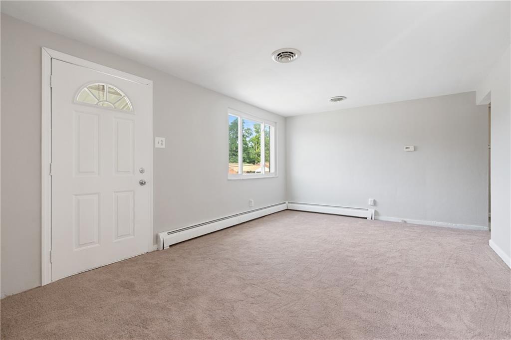 418 Pearce Road Pittsburgh, PA 15234 - Photo 6 of 32