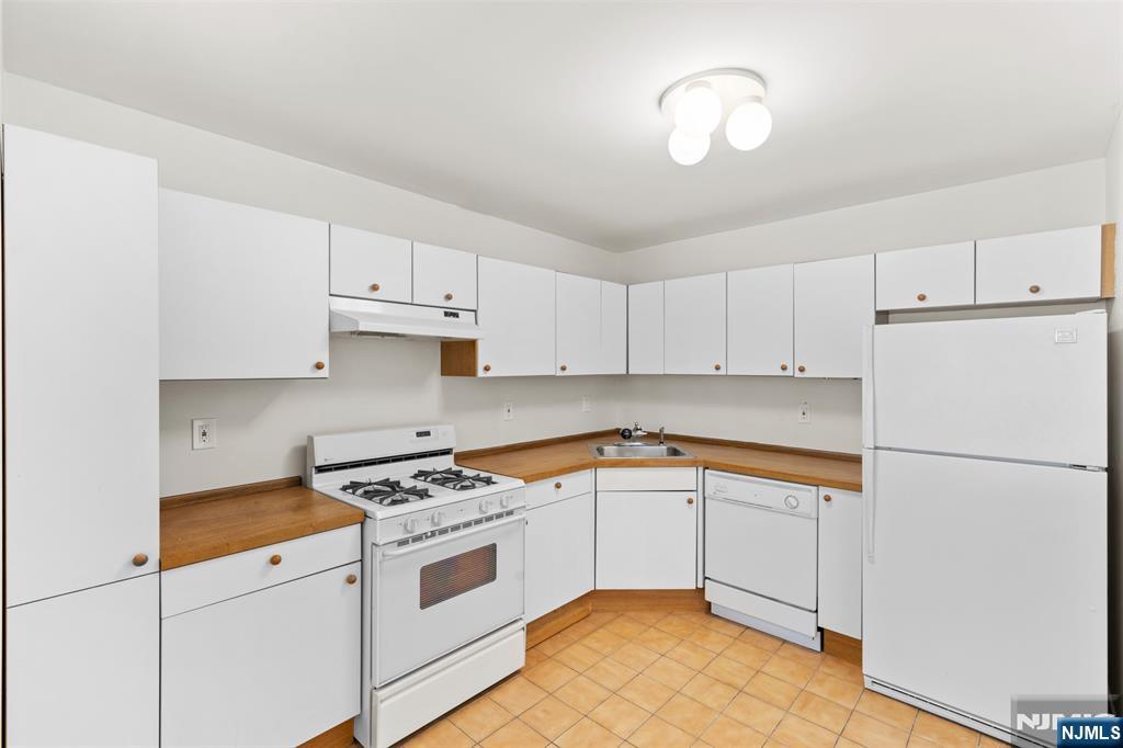 1150 River Road, Unit 4H Edgewater, NJ 07020 - Photo 14 of 44