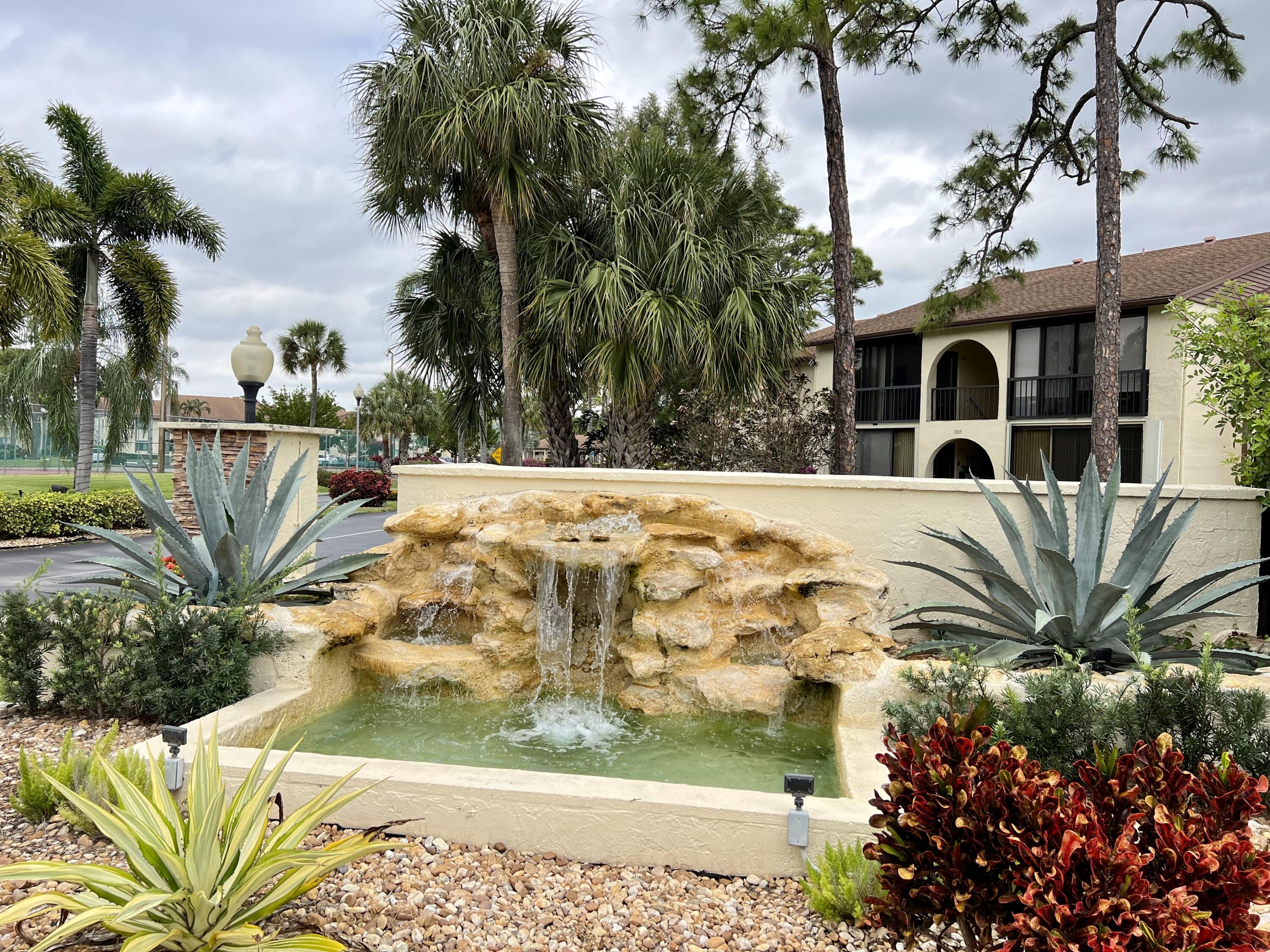 337 Knotty Pine Circle, Unit C2 Greenacres, FL 33463 - Photo 2 of 33 515881E5-563E-4802-80D6-E5F0EC776589