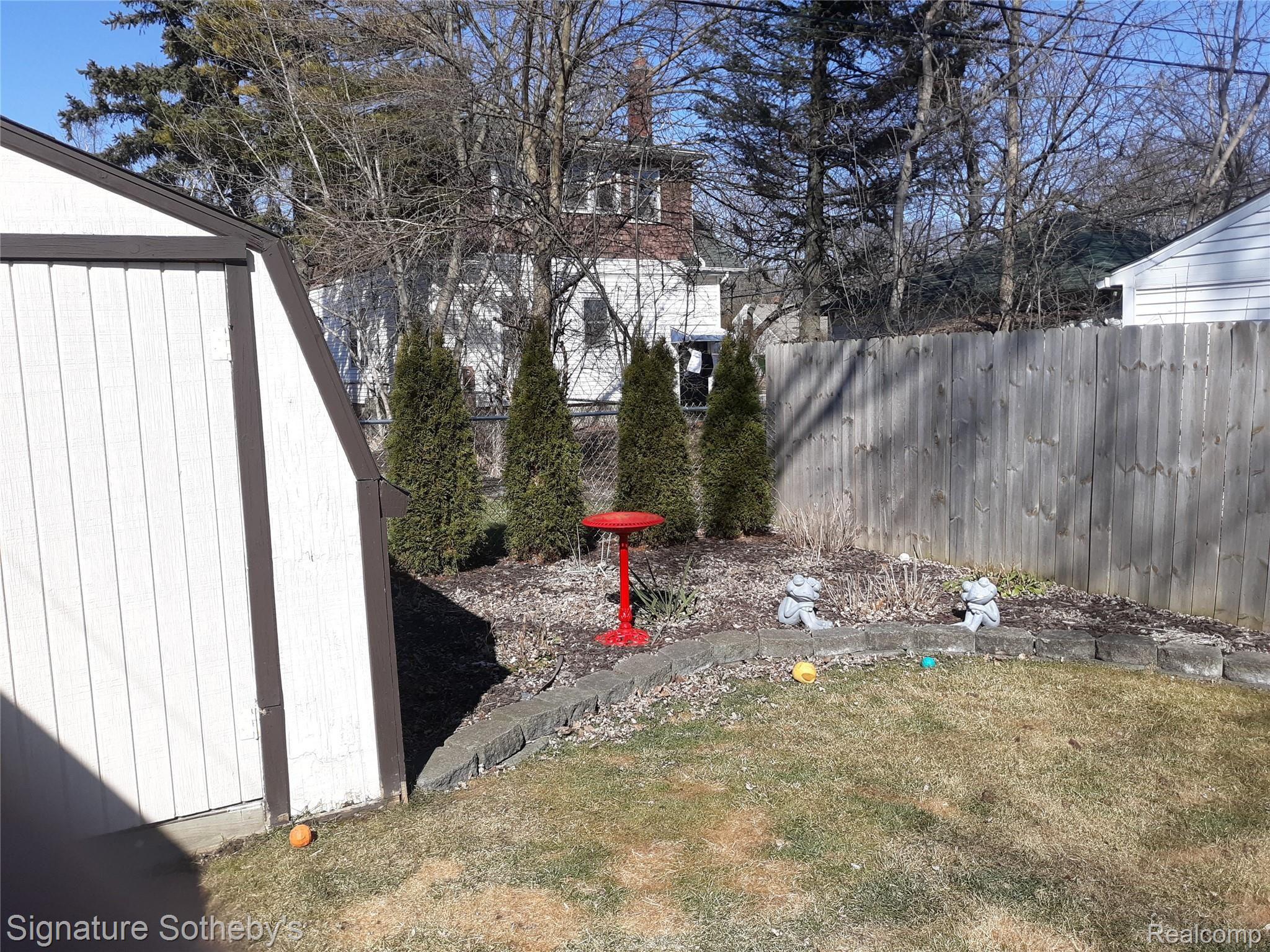 1528 Eaton Road Berkley, MI 48072 - Photo 3 of 5 20210305_142815.jpg