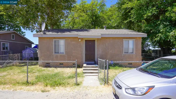a house view with a backyard space