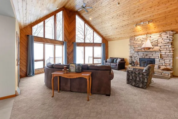 $769,500 | W913 West North Shore Drive, Montello, WI 53949