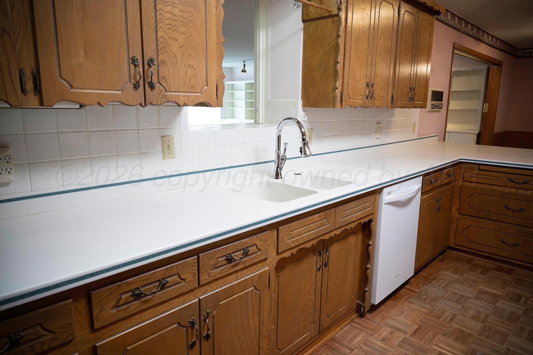 309 Bennett Drive Dumas, TX 79029 - Photo 11 of 35 Kitchen