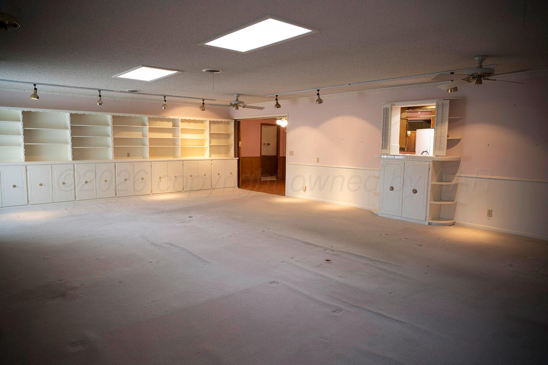309 Bennett Drive Dumas, TX 79029 - Photo 8 of 35 Living room 2