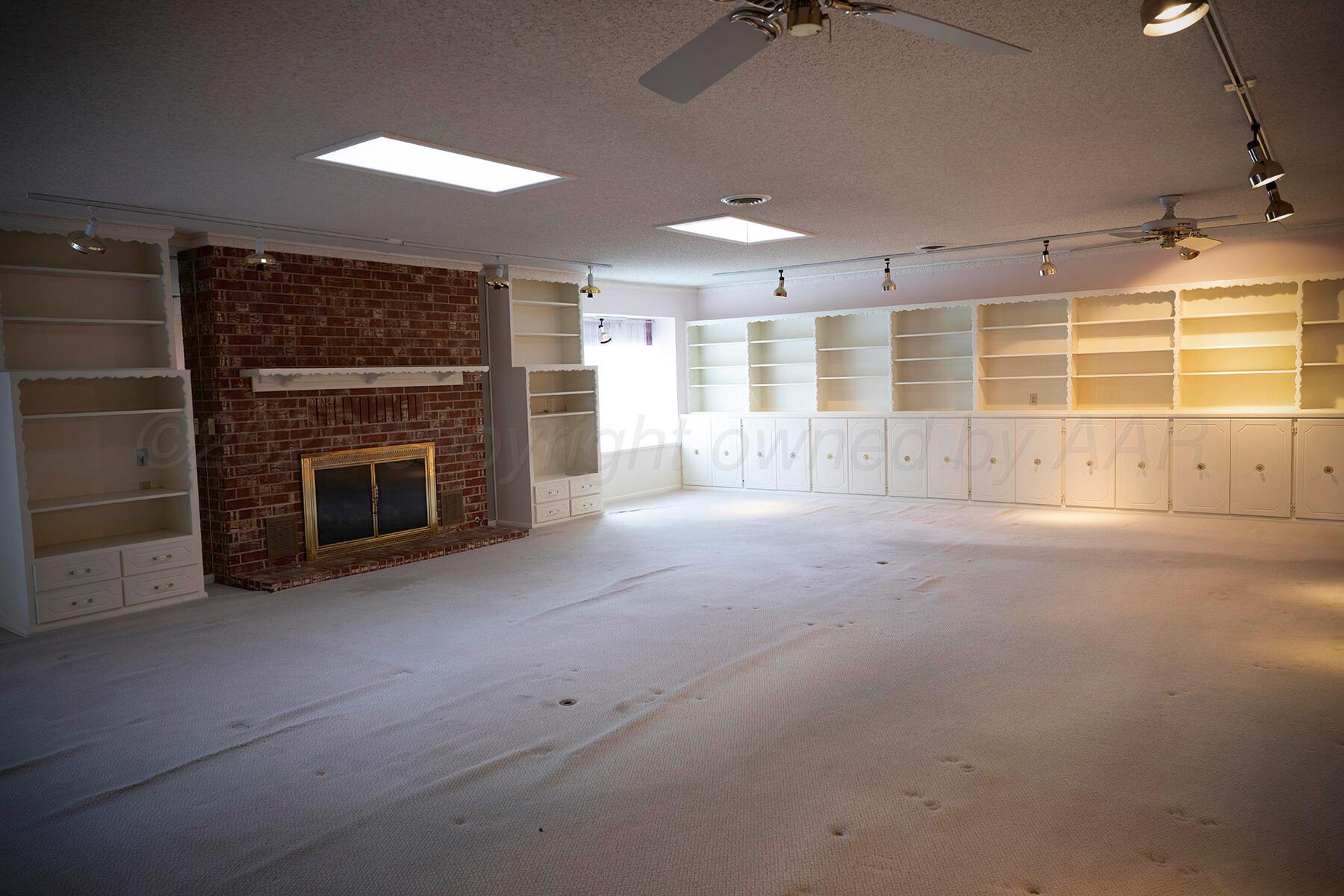 309 Bennett Drive Dumas, TX 79029 - Photo 9 of 35 Living 2