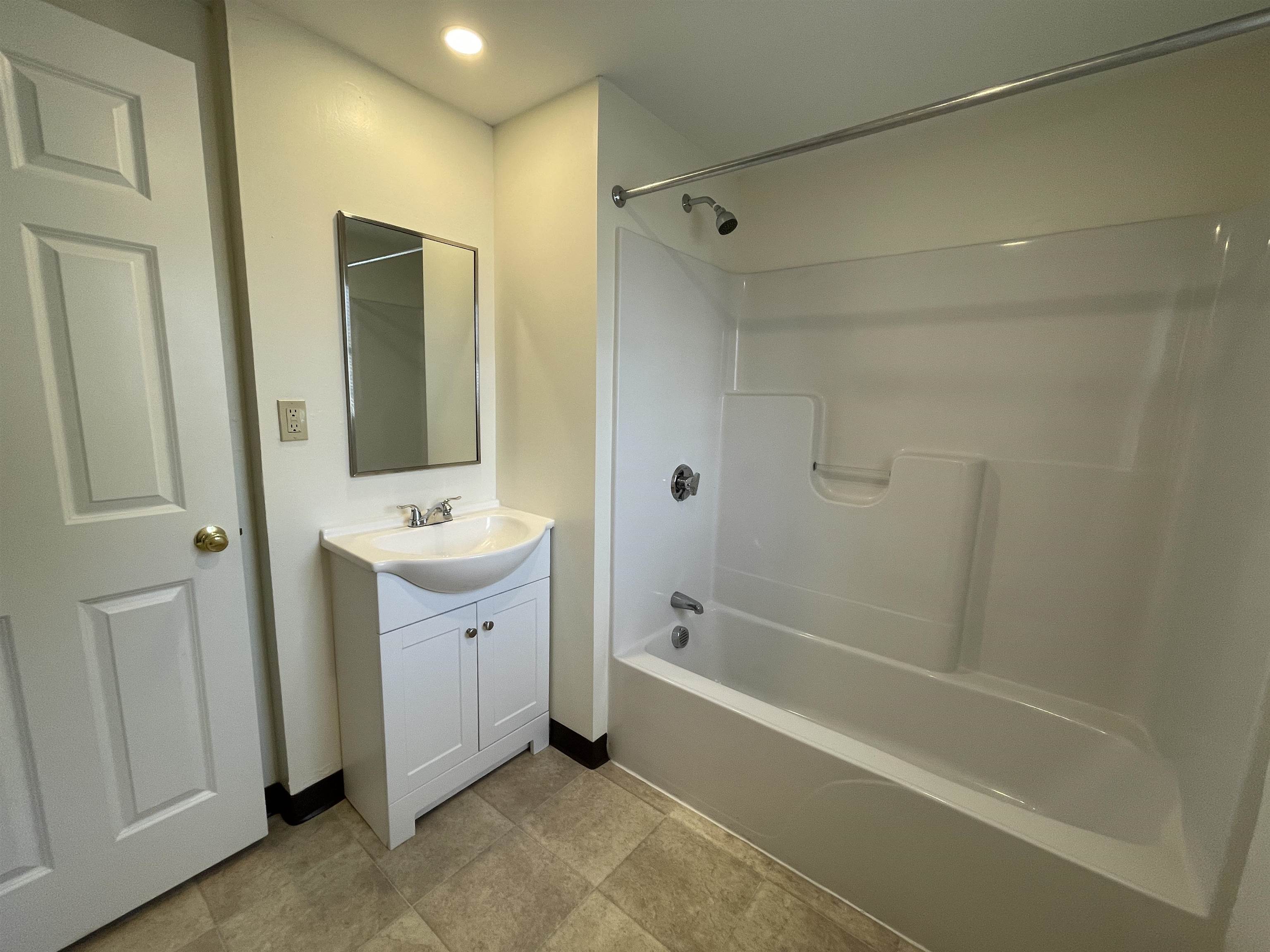 53 Walker Street, Unit 1E Manchester, NH 03102 - Photo 24 of 29