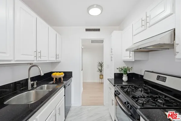 $588,888 | 800 West 1st Street, Unit 710, Los Angeles, CA 90012