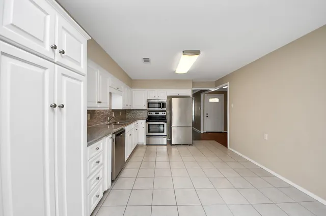 a view of workspace with furniture