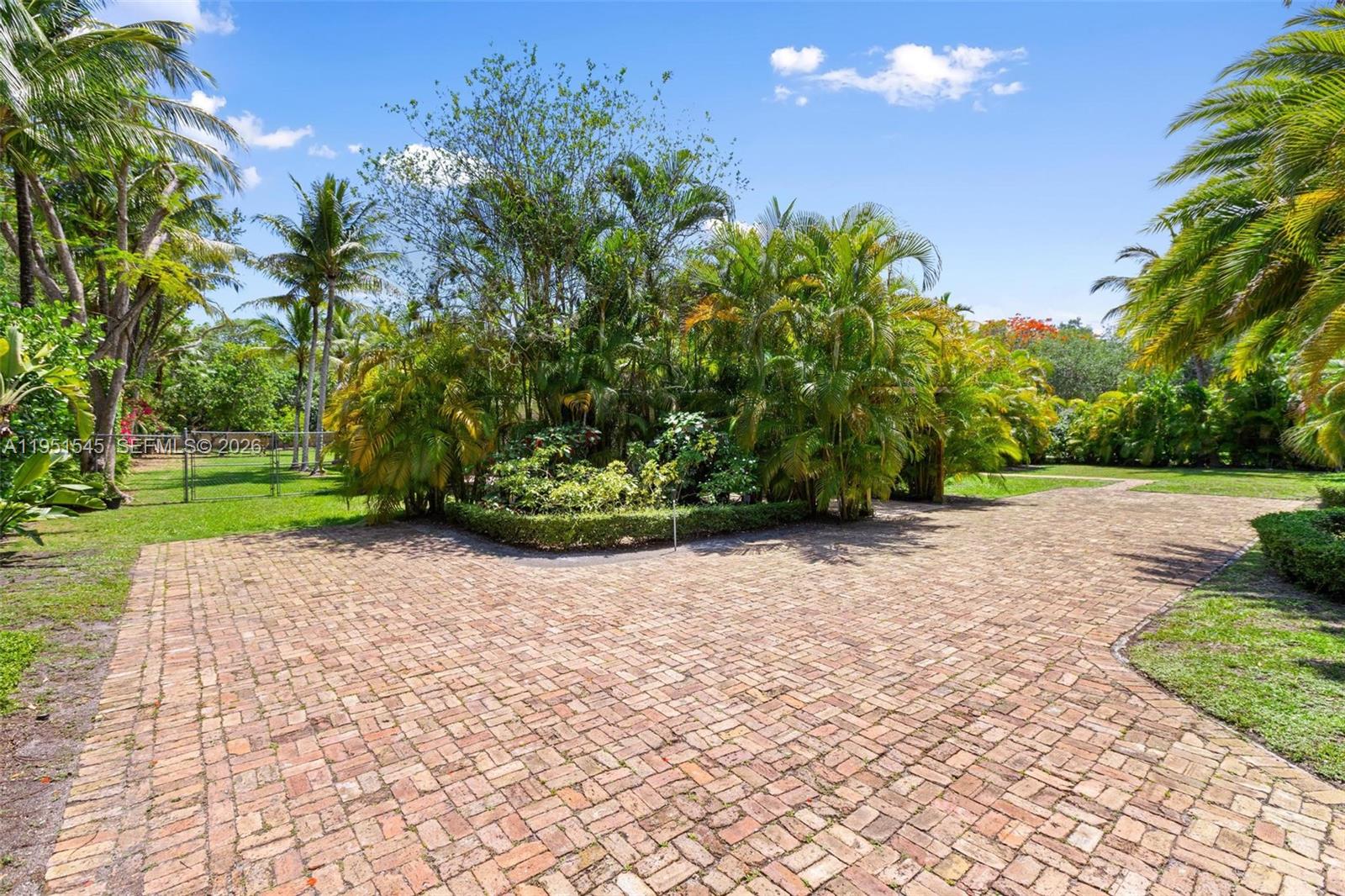 8030 Southwest 120th Street Pinecrest, FL 33156 - Photo 15 of 17