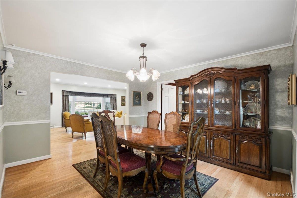 372 Fort Hill Road Scarsdale, NY 10583 - Photo 5 of 40 Enjoy hosting the holidays!