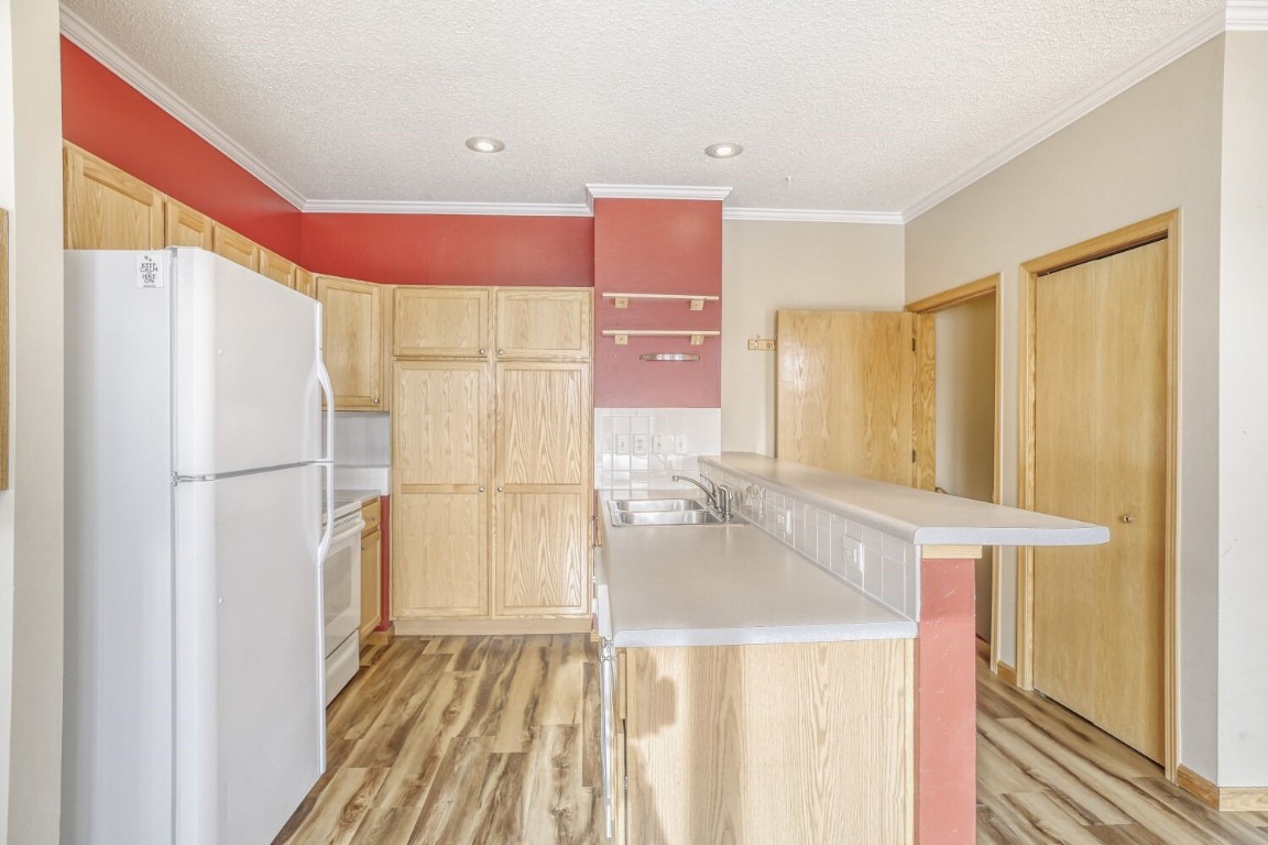 63 20 Grand Court, Unit 63 Silverthorne, CO 80498 - Photo 12 of 28 a bathroom with a bathtub and a shower