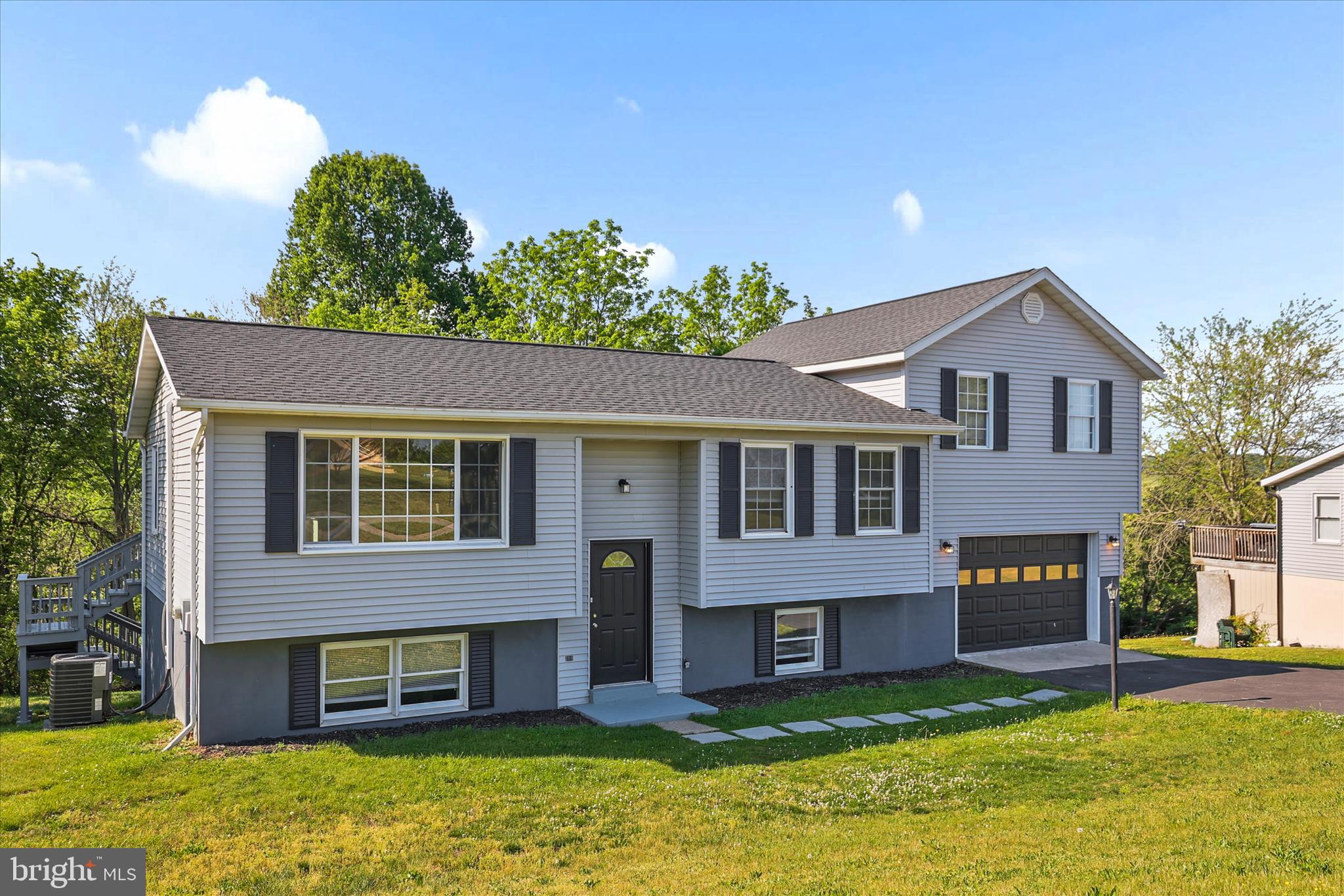 253 Vegas Drive Hanover, PA 17331 - Photo 2 of 39