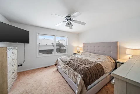 $325,000 | 302 Linden Lane, Wheeling, IL 60090