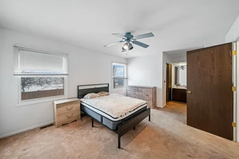 $325,000 | 302 Linden Lane, Wheeling, IL 60090