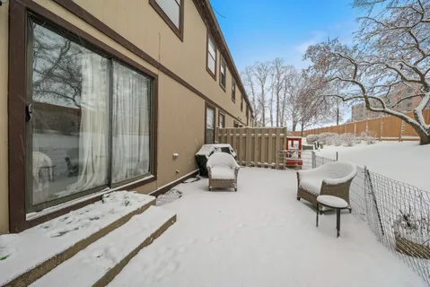 $325,000 | 302 Linden Lane, Wheeling, IL 60090