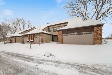 $325,000 | 302 Linden Lane, Wheeling, IL 60090