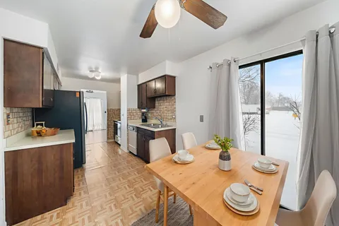 $325,000 | 302 Linden Lane, Wheeling, IL 60090