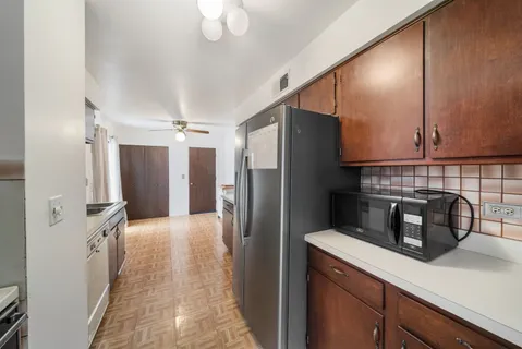 $325,000 | 302 Linden Lane, Wheeling, IL 60090