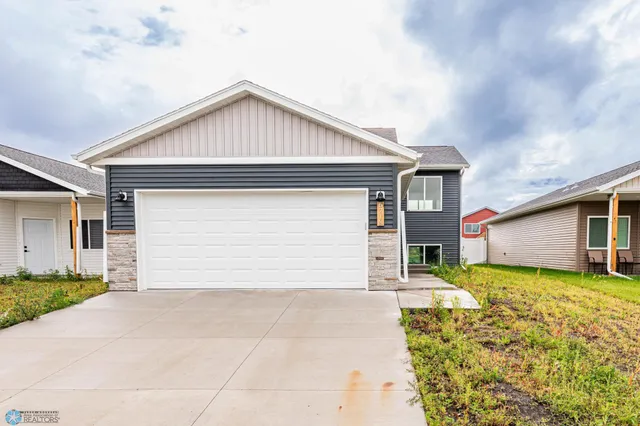 $2,400 | 6718 68th Street South, Horace, ND 58047