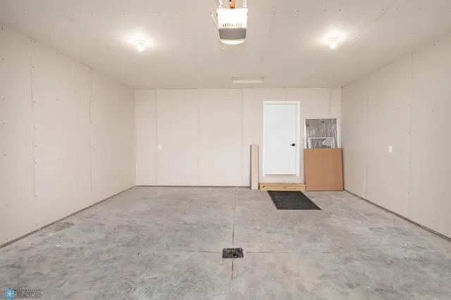 $2,400 | 6718 68th Street South, Horace, ND 58047