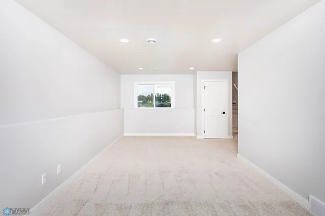 $2,400 | 6718 68th Street South, Horace, ND 58047