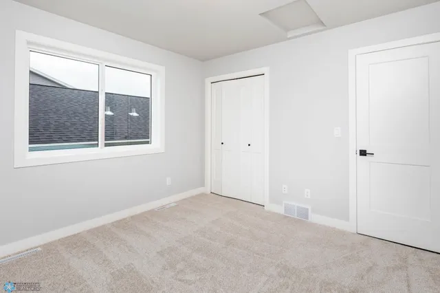 $2,400 | 6718 68th Street South, Horace, ND 58047