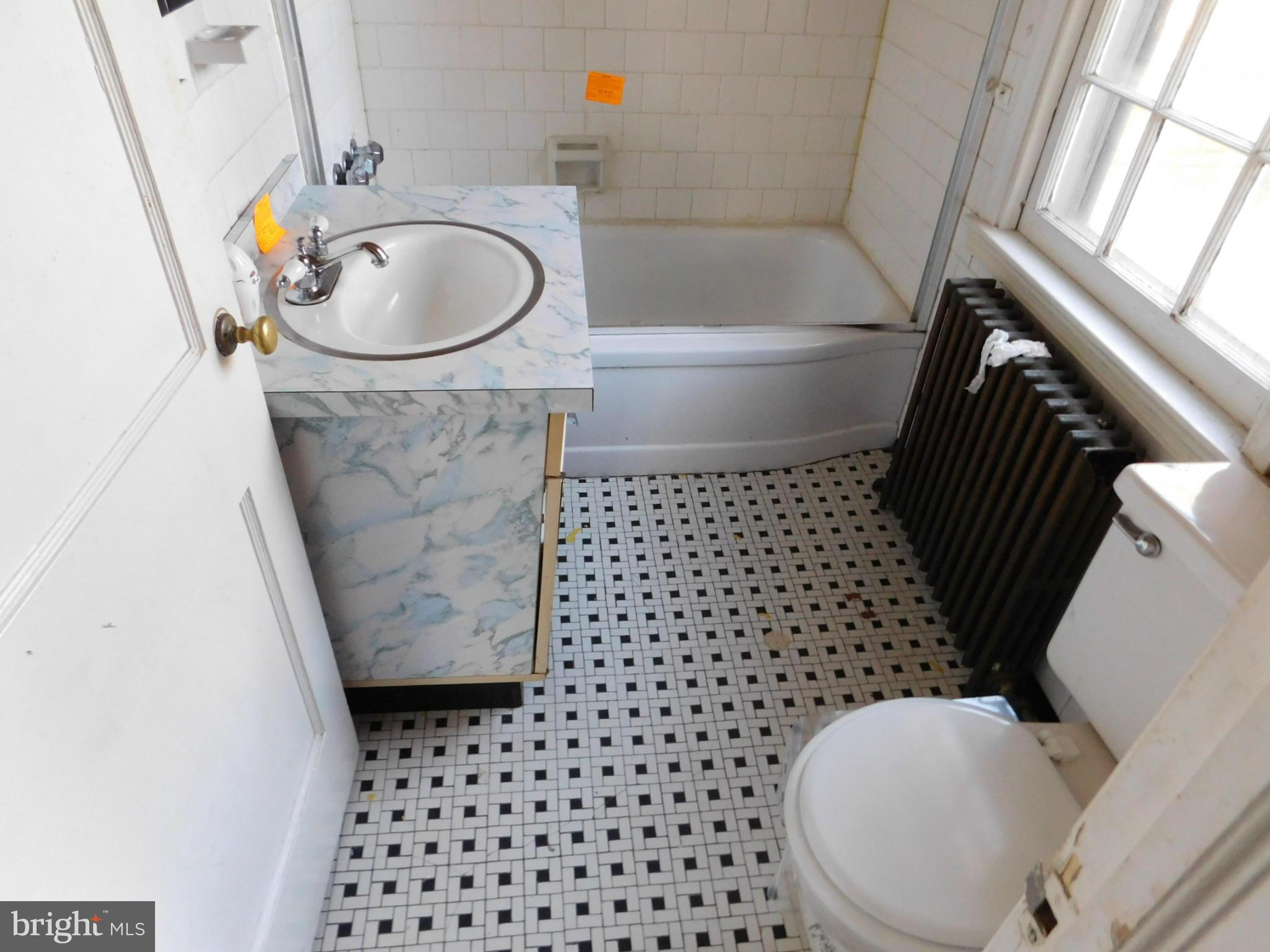 3611 Landbeck Road Baltimore, MD 21207 - Photo 14 of 26 Bath