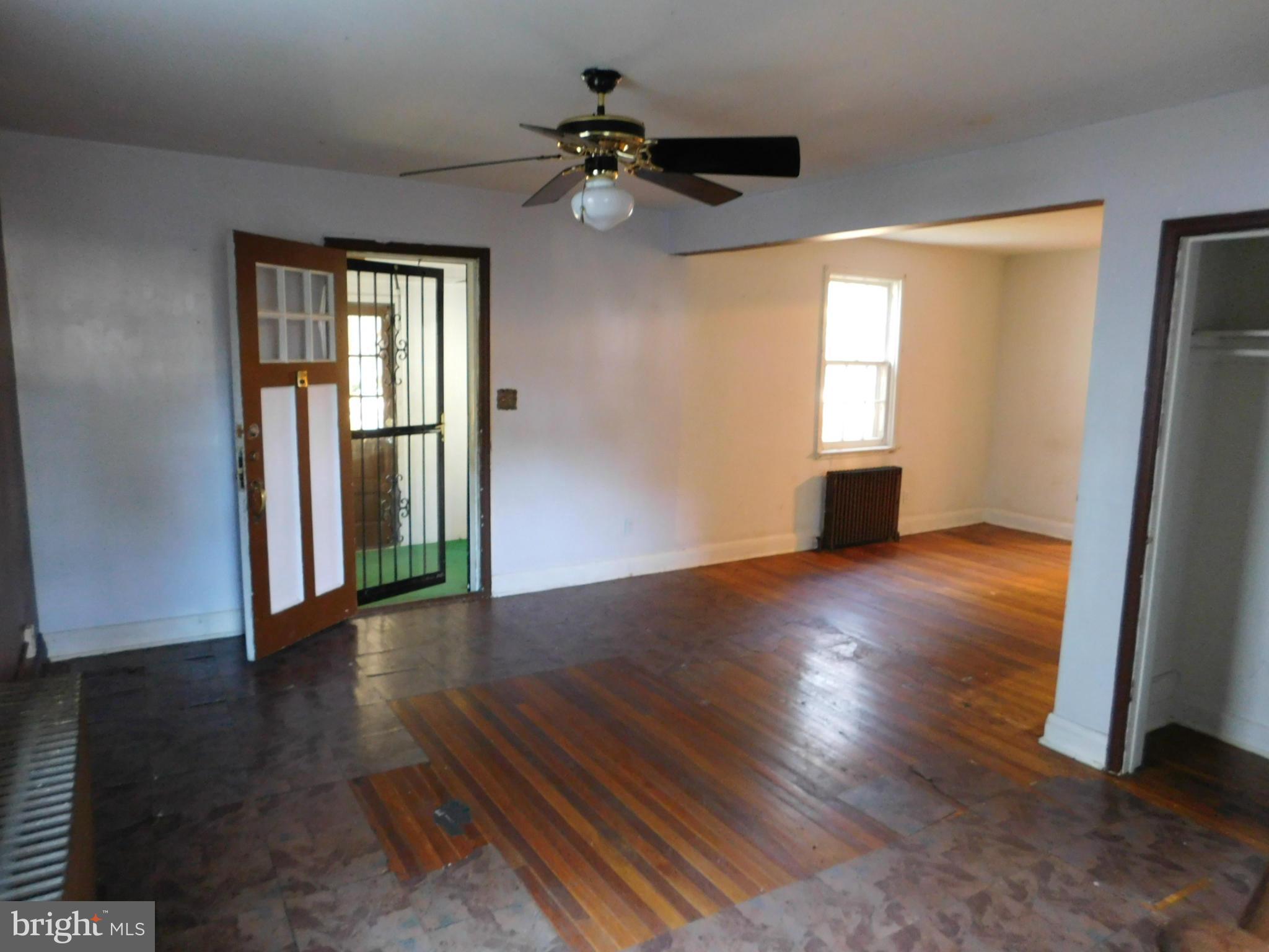 3611 Landbeck Road Baltimore, MD 21207 - Photo 3 of 26 Living Room