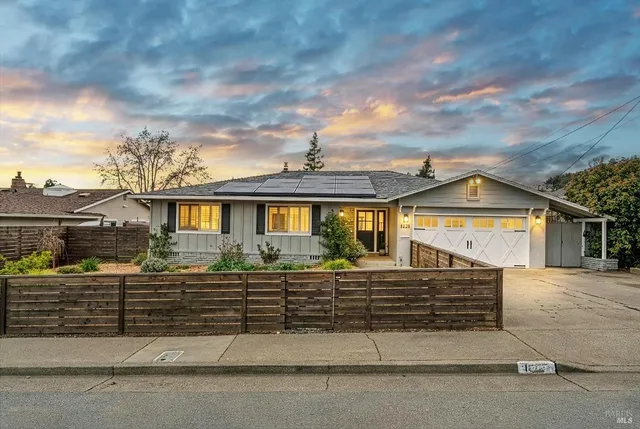 $985,000 | 1021 McNear Avenue, Petaluma, CA 94952