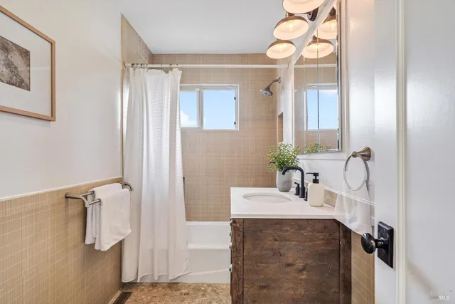 $985,000 | 1021 McNear Avenue, Petaluma, CA 94952