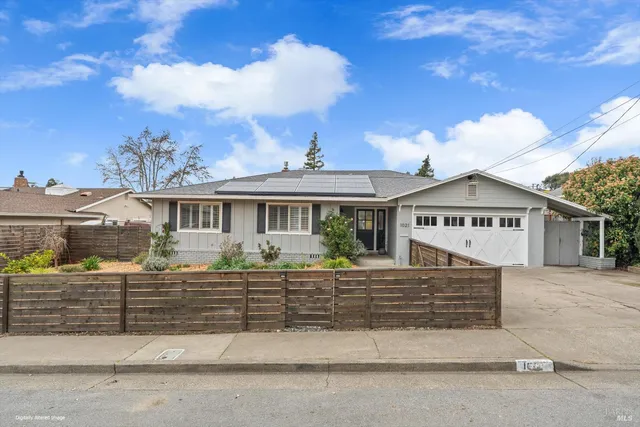 $985,000 | 1021 McNear Avenue, Petaluma, CA 94952