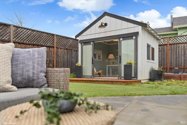 $985,000 | 1021 McNear Avenue, Petaluma, CA 94952