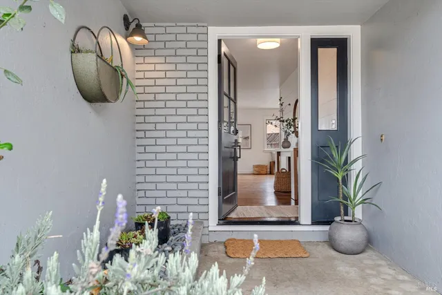 $985,000 | 1021 McNear Avenue, Petaluma, CA 94952