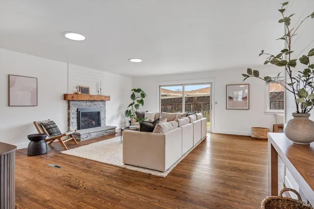 $985,000 | 1021 McNear Avenue, Petaluma, CA 94952