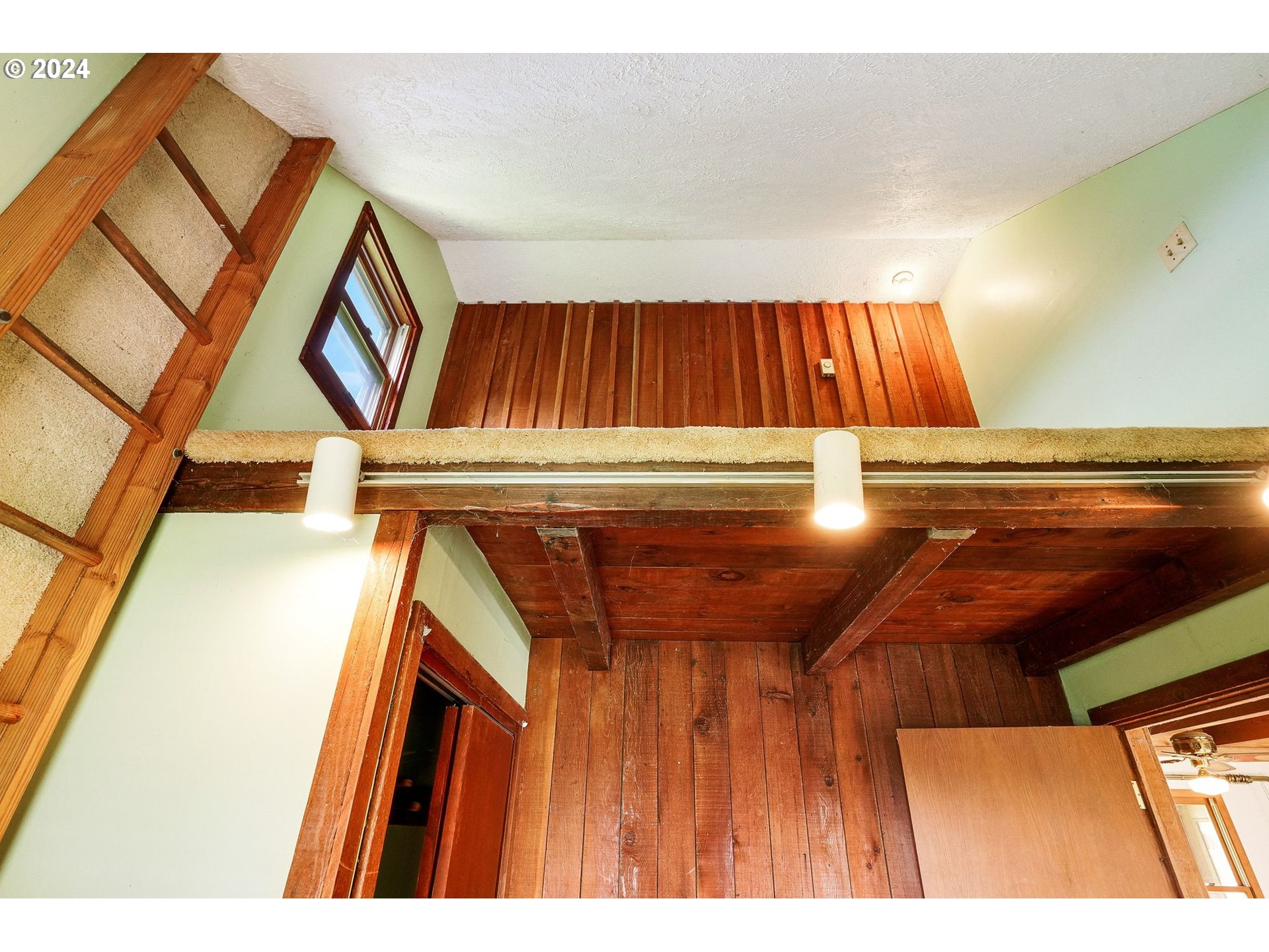 10342 Liberty Road South Jefferson, OR 97352 - Photo 19 of 40 a view of stairs