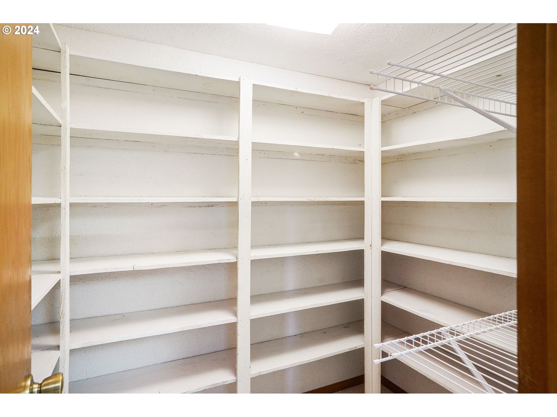 10342 Liberty Road South Jefferson, OR 97352 - Photo 23 of 40 a view of an empty room with empty racks