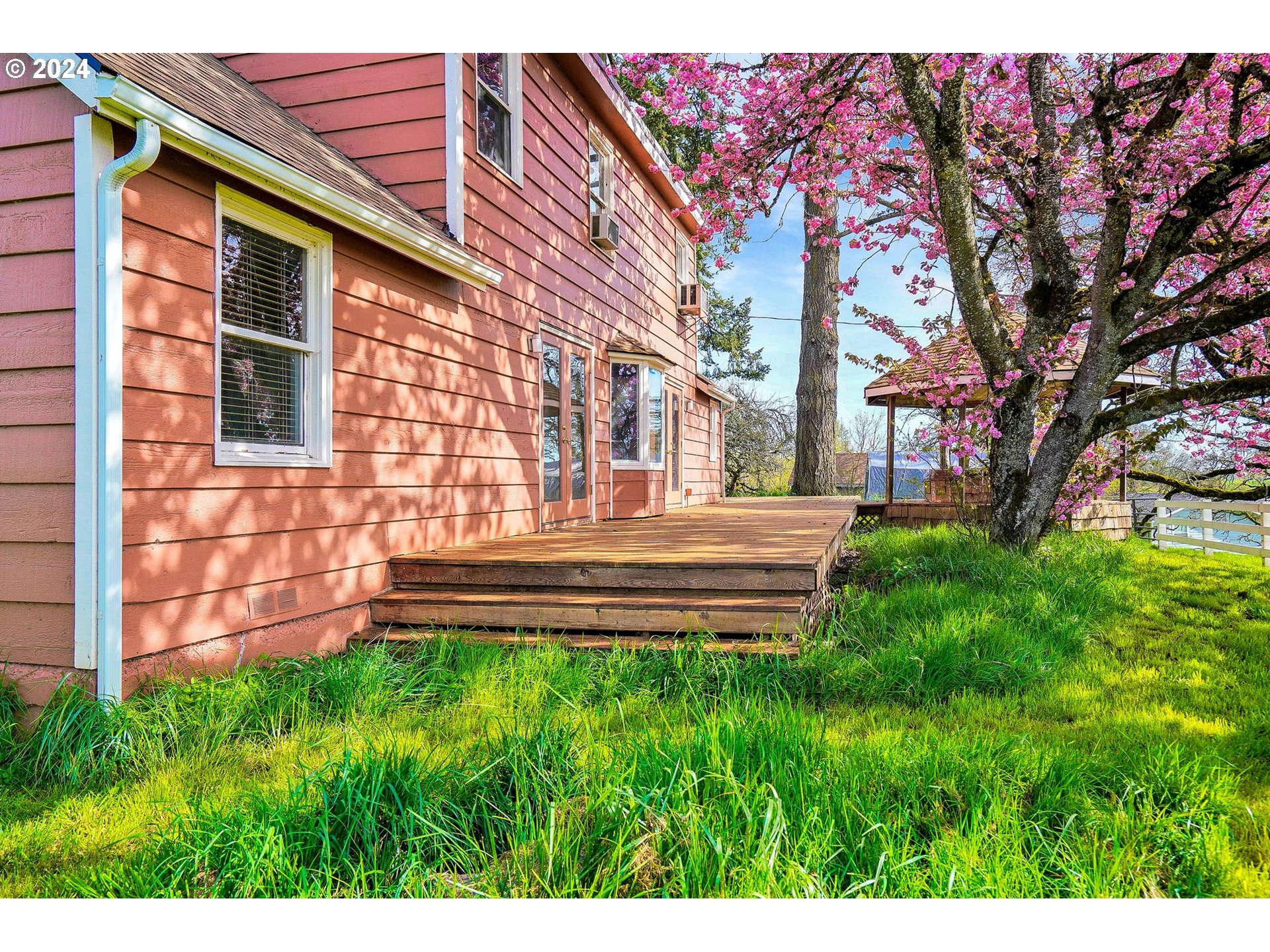 10342 Liberty Road South Jefferson, OR 97352 - Photo 30 of 40 a view of a backyard with a garden