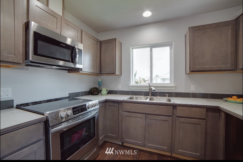 219 Southwest 11th Street Chehalis, WA 98532 - Photo 5 of 14 Gallery Image 5