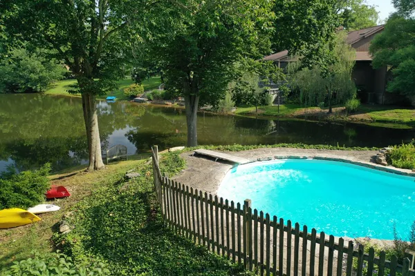 $725,000 | 1 Crosstie Lane, Batesville, IN 47006