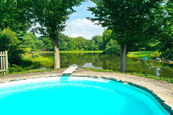 $725,000 | 1 Crosstie Lane, Batesville, IN 47006