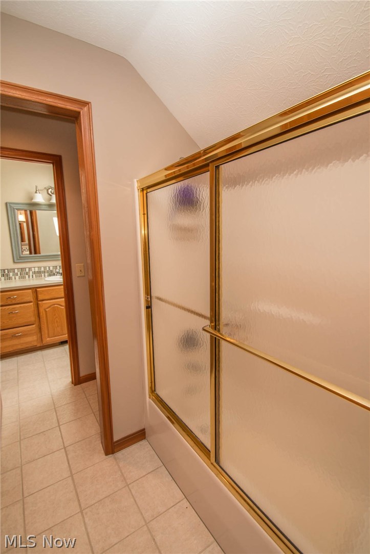 2844 Southern Road Richfield, OH 44286 - Photo 26 of 35 Jack n Jill bath with tub and shower combo