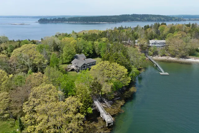 $1,960,000 | 205 West Cundys Point, Harpswell, ME 04079