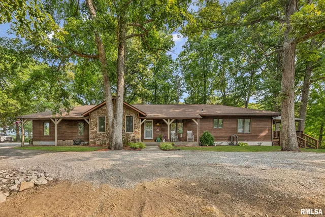 $320,000 | 1080 Race Track Road, Centralia, IL 62801