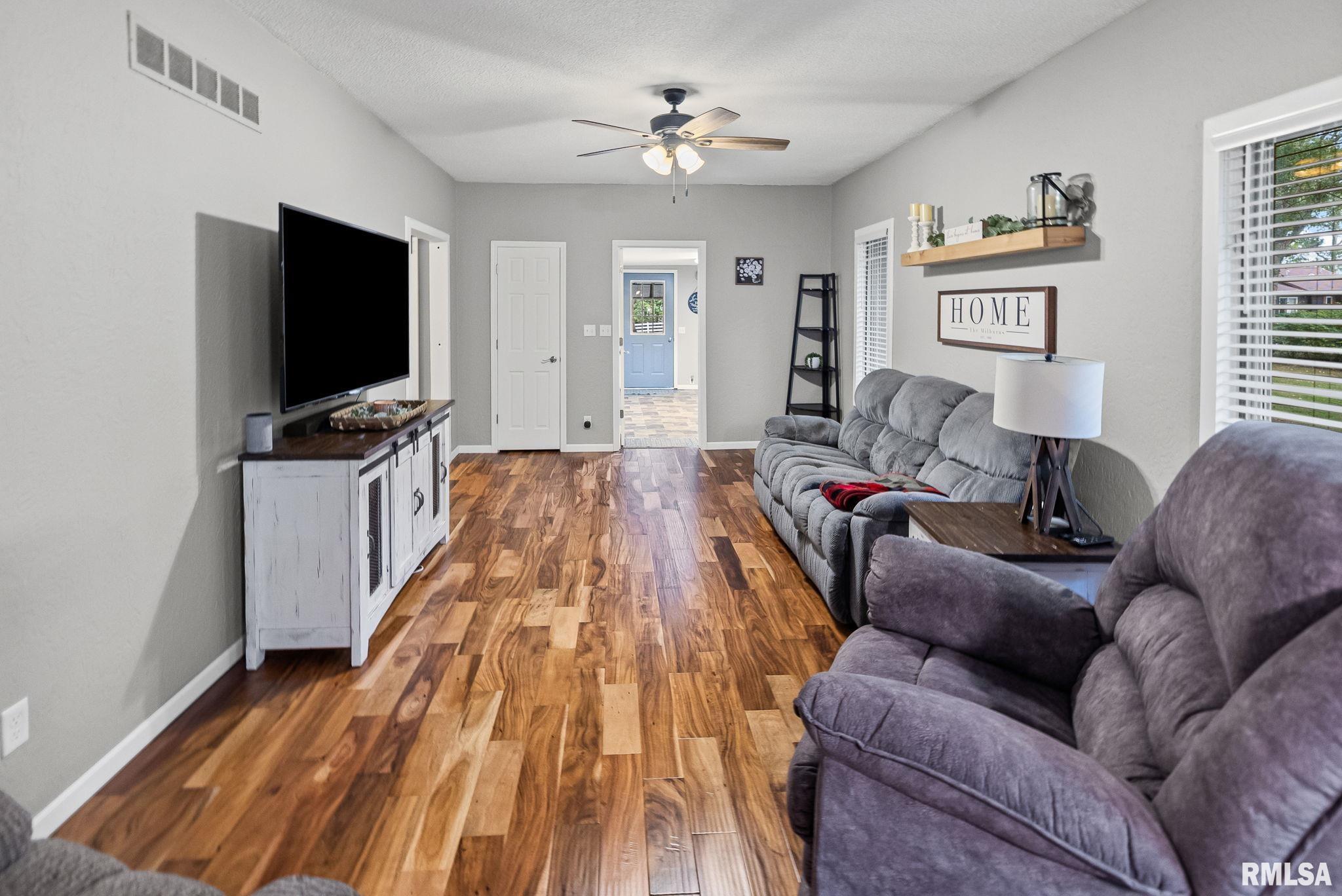 1080 Race Track Road Centralia, IL 62801 - Photo 20 of 60