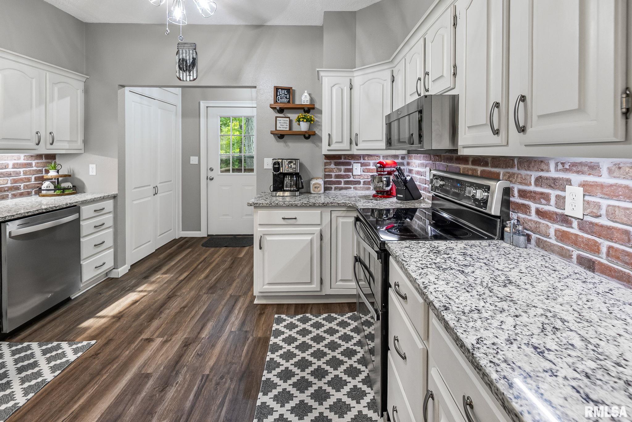 1080 Race Track Road Centralia, IL 62801 - Photo 31 of 60